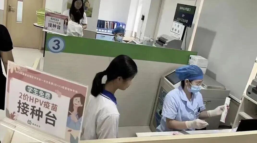 关晓彤爸爸点赞女儿分手博文
