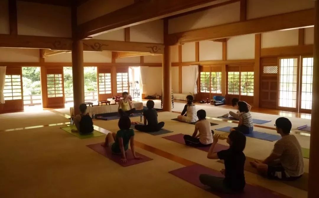 開酒吧、發零食、賣咖啡、辦音樂會……日本人在寺廟裡，什麼都可以做 旅遊 第35張