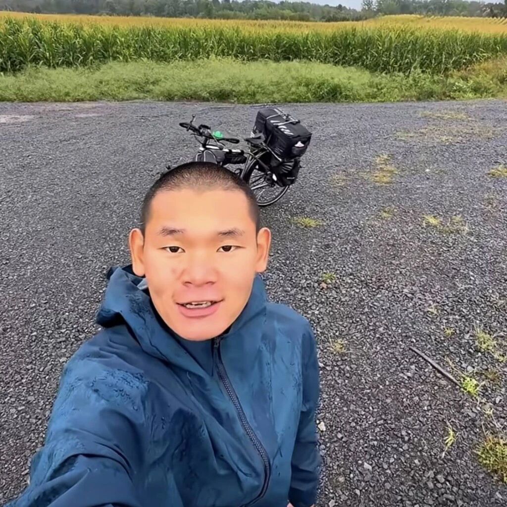 湖世界骑行中