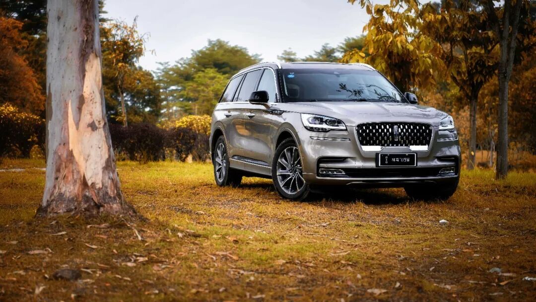 不到6秒破百 3 0t 四驱 这款大空间suv配置高到吓人