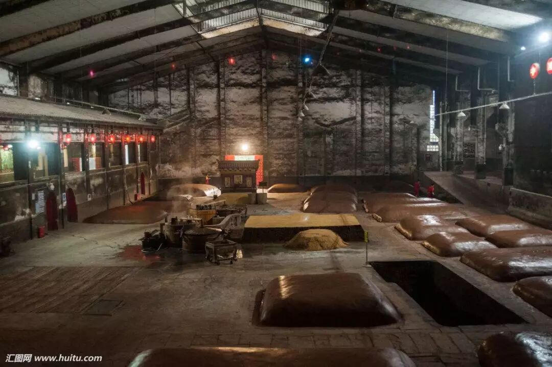 浓香型白酒的酿造工艺特点