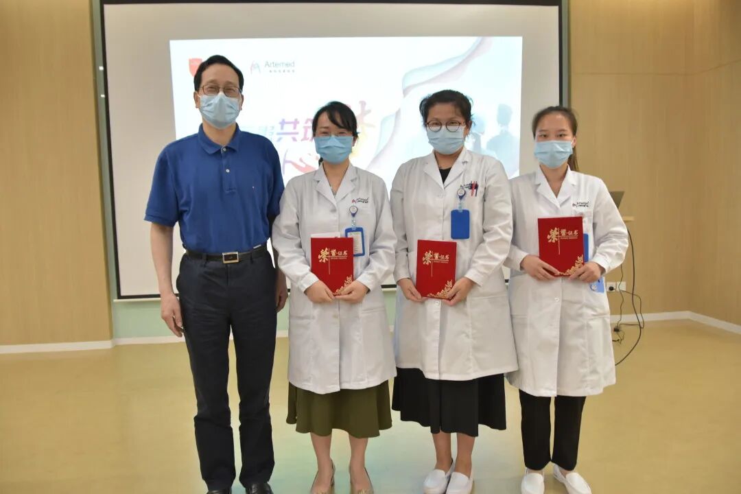 高博醫學眾醫生合影