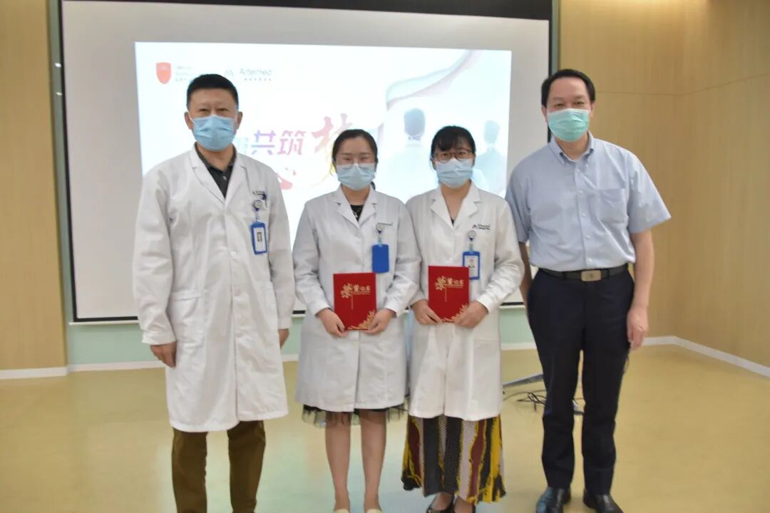 高博醫學李進與眾醫生合影