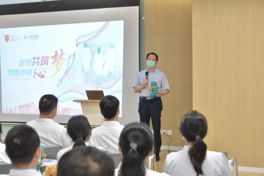 高博醫學韓寶惠與眾醫生合影