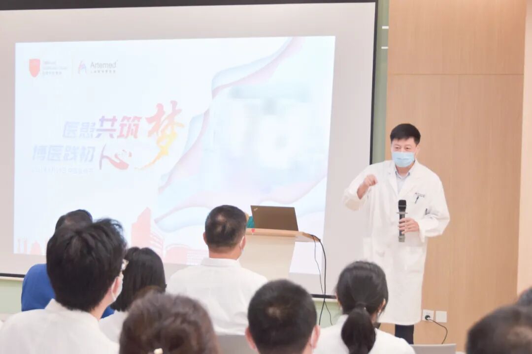 高博醫學李進與眾醫生合影