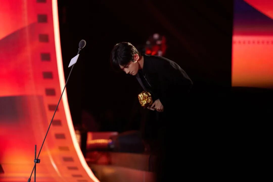 小小的我官抖发文祝贺千玺