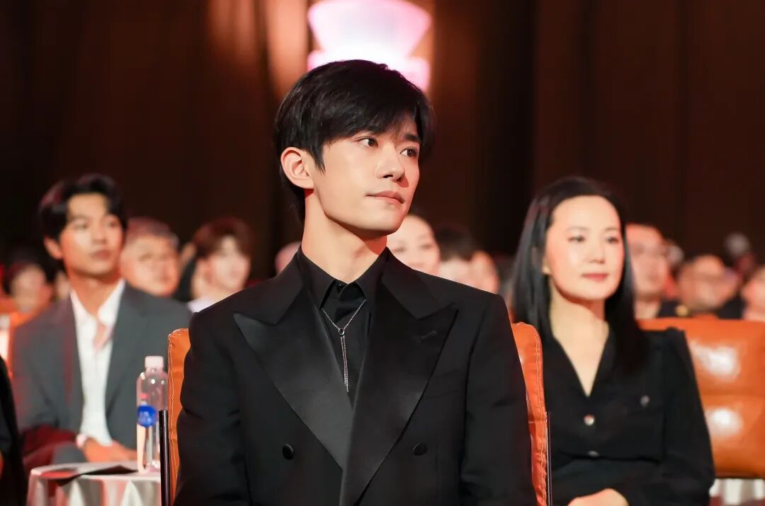 小小的我官抖发文祝贺千玺