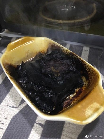 谁能告诉我为什么我妈做的大闸蟹是黑色的