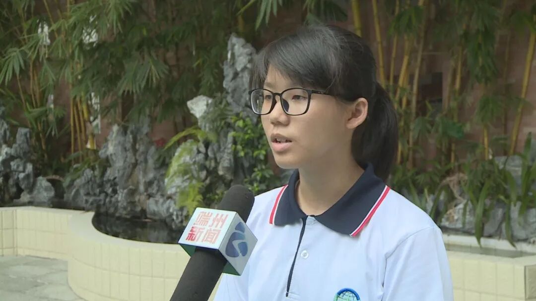 肇庆地质中学学生 莫琦琪我觉得杜校长讲课特别的生动多彩,而且他会在