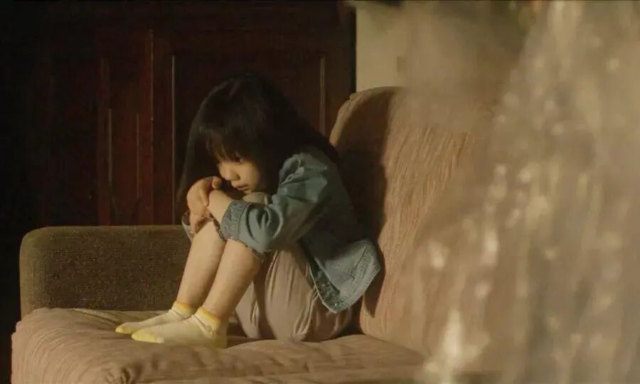 因自己孩子被打，家长课堂怒逼小学生道歉！网友：以后谁敢和你家孩子玩