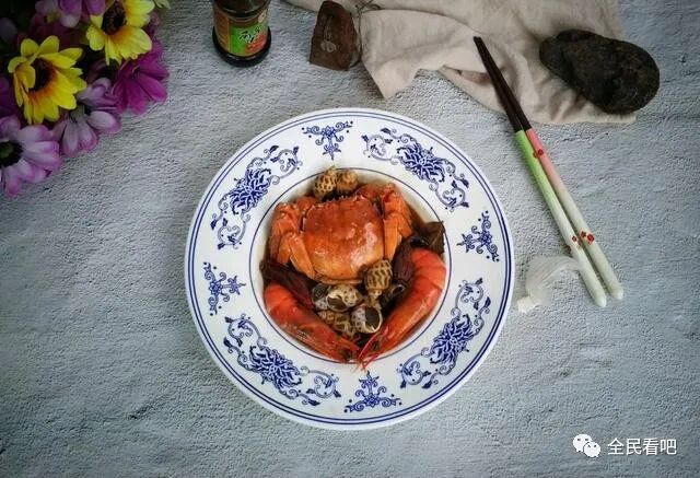 海螺的做法煮多长时间 大闸蟹清蒸没新意，加上大虾和海螺，配上花雕酒，又鲜又醉又入味