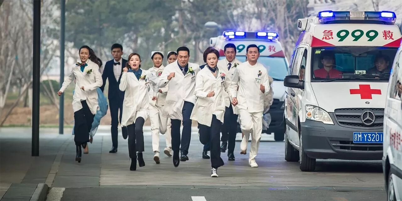 收视16连霸!东方卫视《急诊科医生》圆满收官 "精益求精"打造医疗剧新