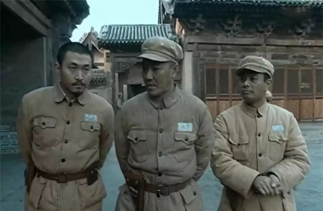 日本网友：优衣库这款外套，好像在中国抗日剧里看过…（组图） - 6