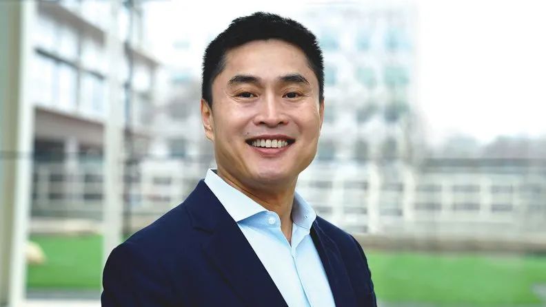 点击查看大图 全美最大退休基金华裔首席投资官孟宇一句"根在中国",被迫辞职