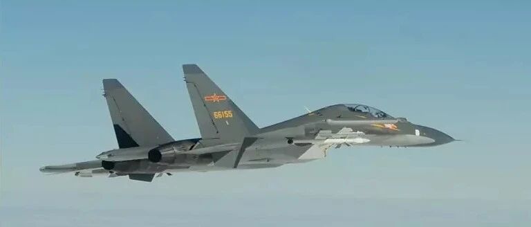 "解放军军机又来打卡了，把台空域当自家后院"