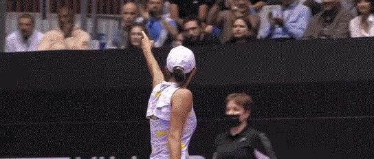 面对乌克兰选手支持者嘘声，中国姑娘逆转夺冠