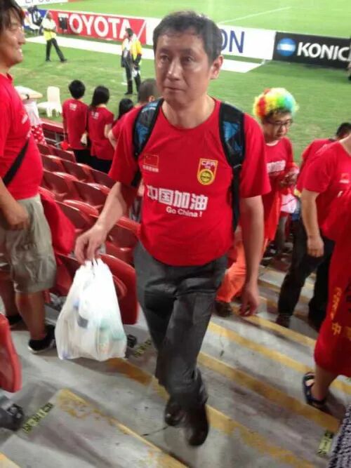 又拿日本球迷捡垃圾说事儿，中国球迷想哭……（视频/组图） - 11