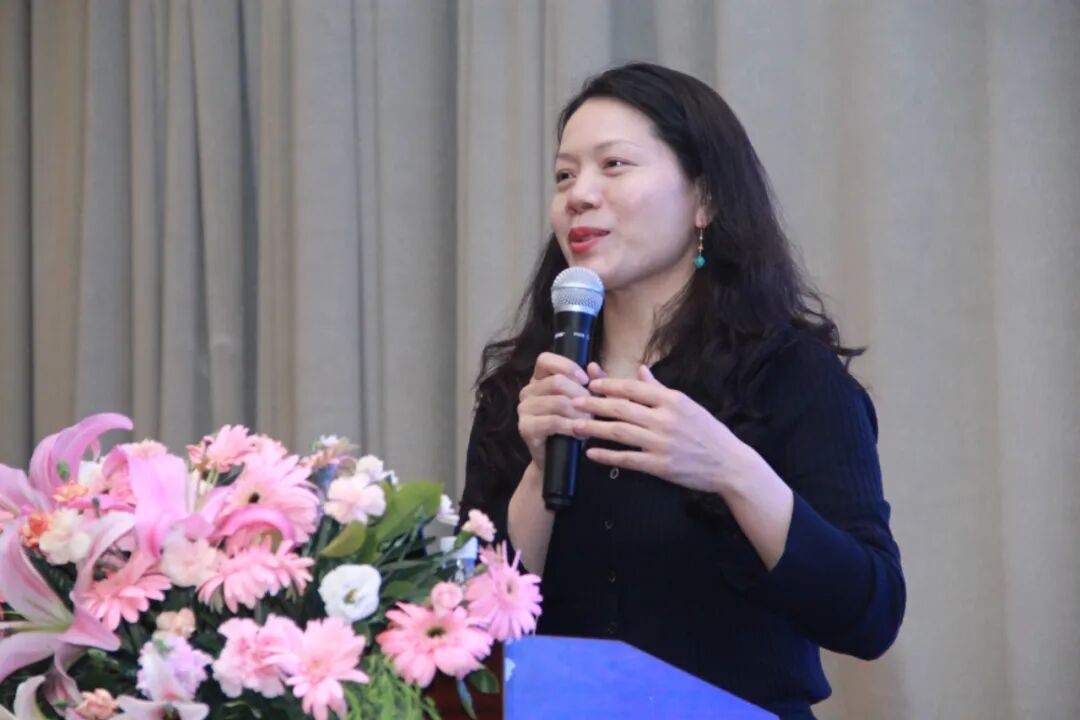 谢秀丽《icl动了谁的奶酪》刘洪婷《屈光手术的分类和选择》谢杨杨