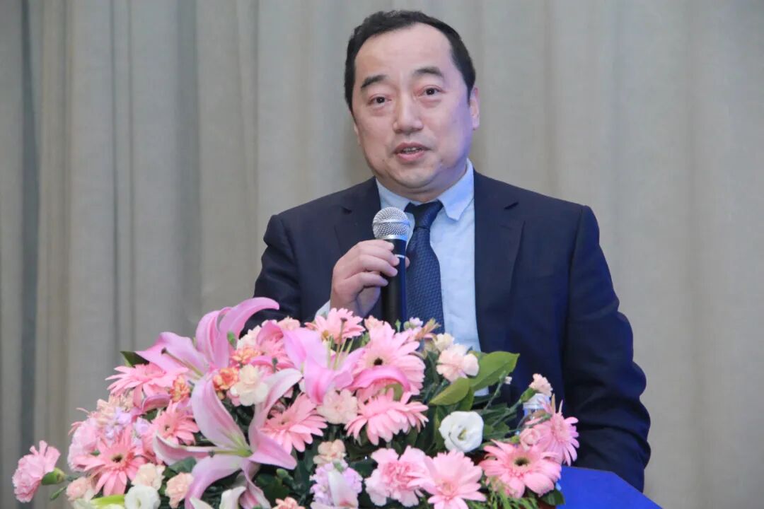 《高度近视后极部萎缩性裂孔的处理方法》吴建华《高度近视黄斑裂孔的