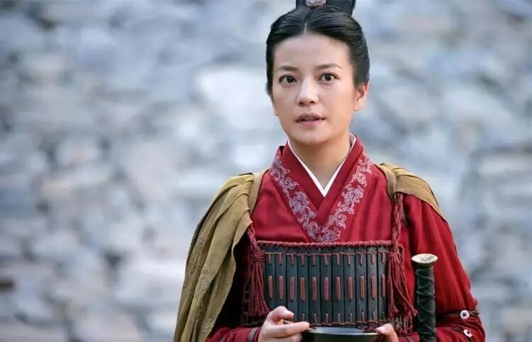 《红楼梦》——为电视剧《红楼梦》做服装造型时,叶锦添的设计再次