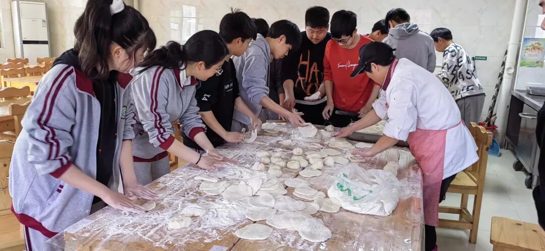 劳动教育伴我成长——淮阳区羲城中学龙源部举行劳动教育主题活动