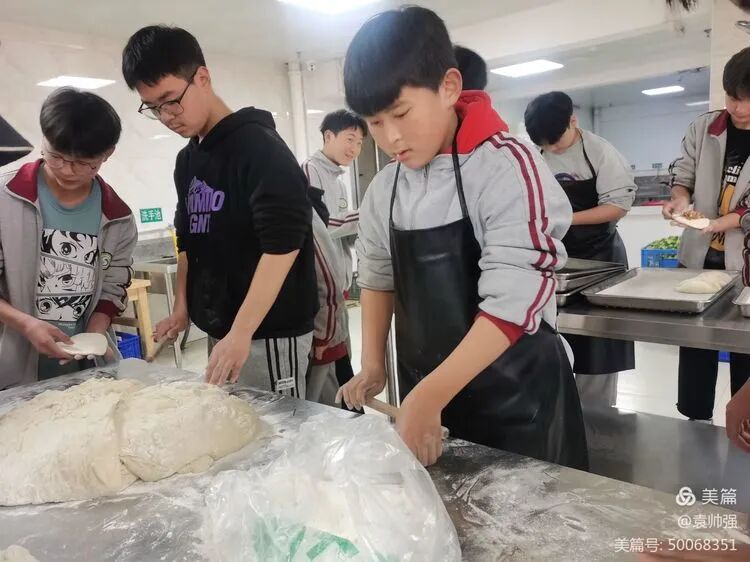 劳动教育伴我成长——淮阳区羲城中学龙源部举行劳动教育主题活动