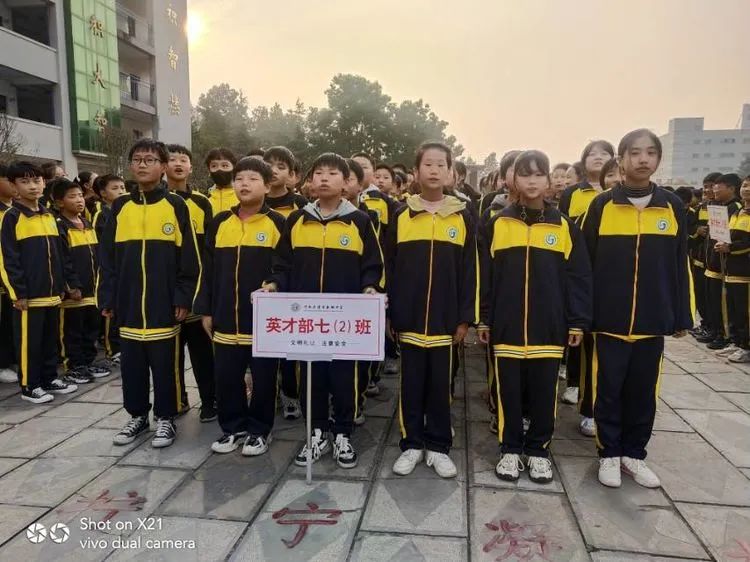 淮阳区羲城中学英才部举行“我爱祖国，唱响国歌”合唱比赛活动