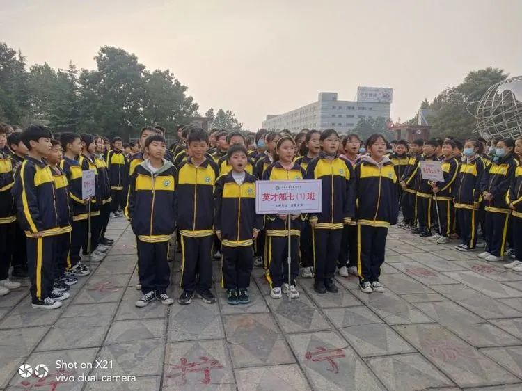 淮阳区羲城中学英才部举行“我爱祖国，唱响国歌”合唱比赛活动