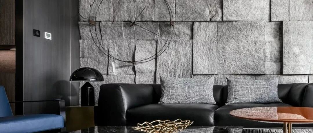 150平简约私宅，一进玄关就被震撼，天然石材沙发墙，极具视觉冲击力！