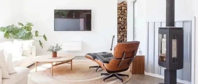 160平复式楼，一楼地面全做自流平，楼梯底层砌矮墙，你见过这么奇葩的设计？