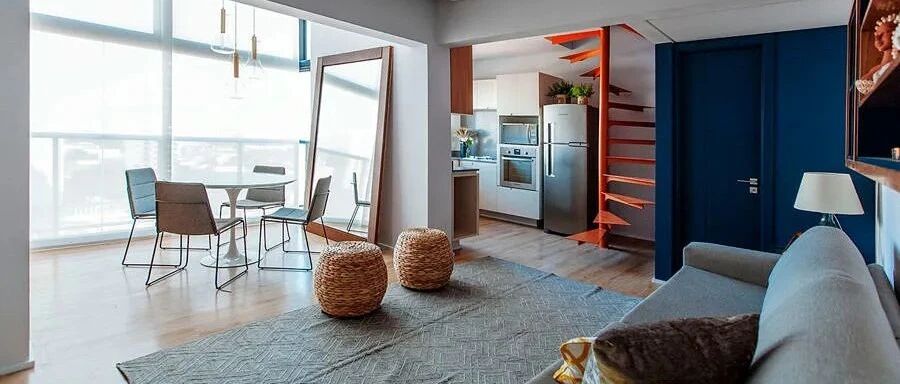 大学才毕业两年，就买83㎡复式，客厅挑高5米2，一点也不输豪宅！