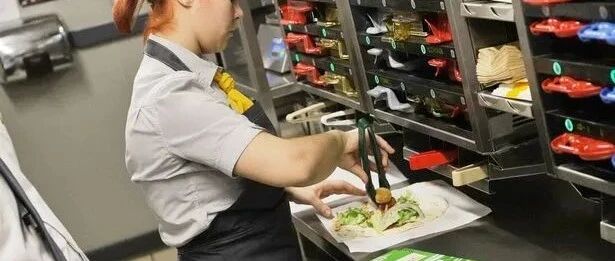 ​美国麦当劳焦头烂额：送iphone送现金都招不到人？！美国民众躺平了...