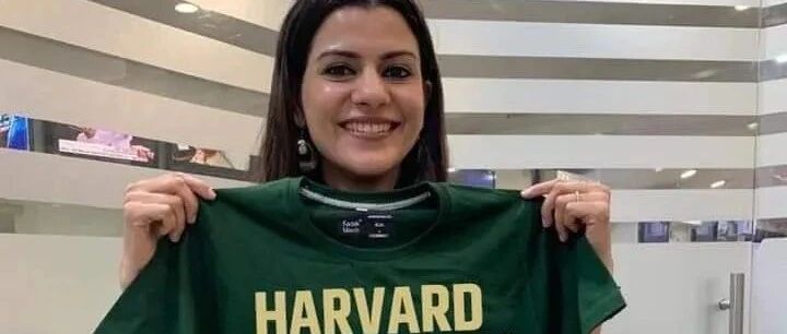 印度知名女主播高调辞职：我要去哈佛教书啦！哈佛：不，我们没请你，你被骗了。