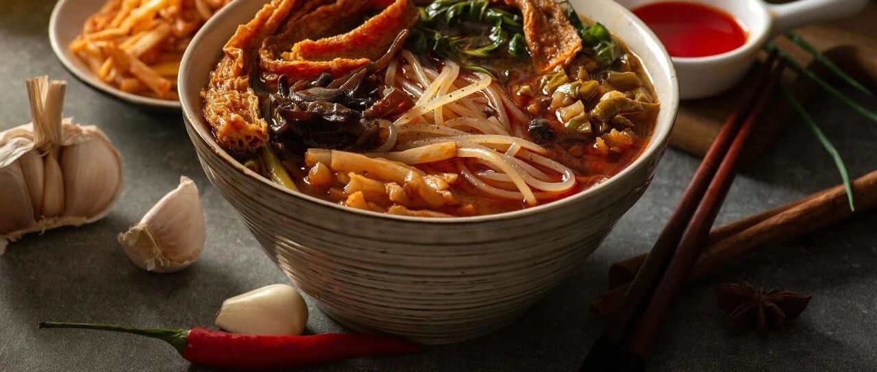 留学生想吃碗螺蛳粉有多难：吃不起就算了，还被举报...