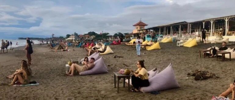 巴厘岛大半年只来了43个游客？！然而垃圾依然堆积成山...