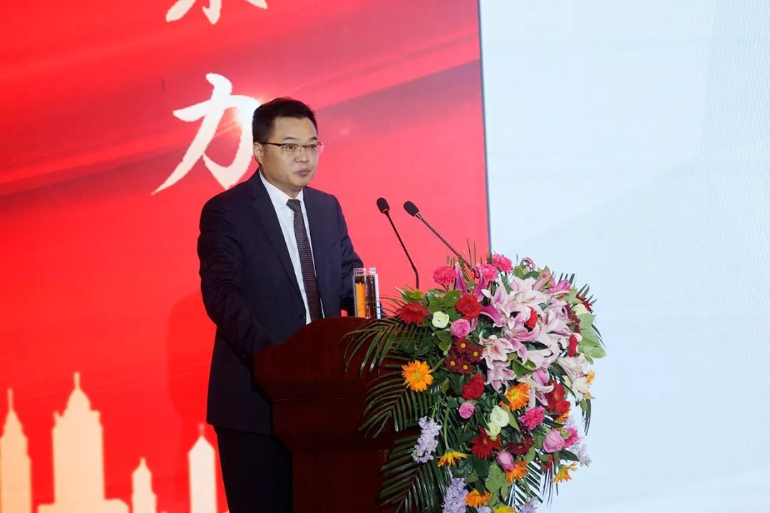 集团董事长赵建生,总裁刘建国,常务副总裁兼上海公司董事长崔新华,副