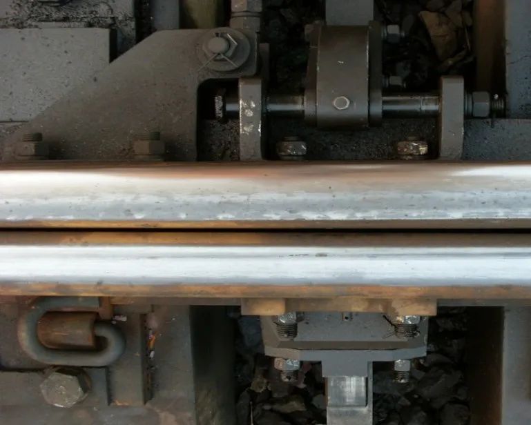 道岔常见病害原因与整治方法的图6