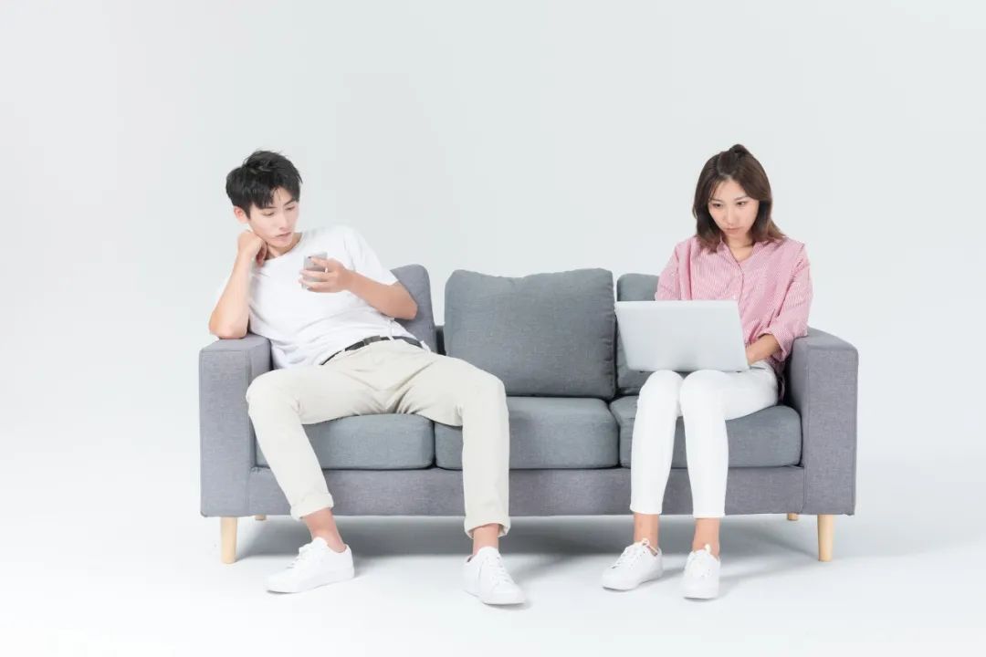 不说话,也不离婚,一天讲话不超过10句……这对夫妻戳痛了百万人-微信头条网 不说话,也不离婚,一天讲话不超过10句……这对夫妻戳痛了百万人
