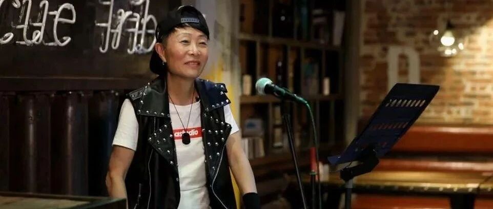 青岛64岁“摇滚奶奶”火爆全网，有追求的灵魂永远不会老 | 晚安故事