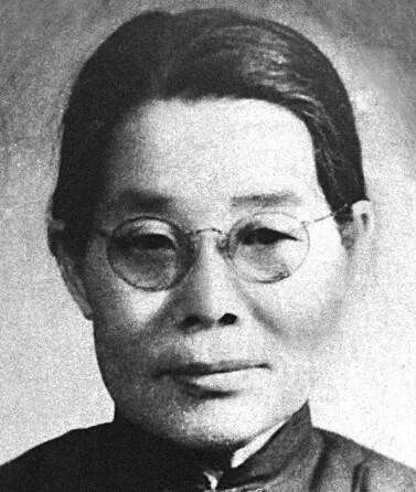 怀揣12两黄金,却带着9个月大的儿子乞讨10年,解放后分文未动上交国家