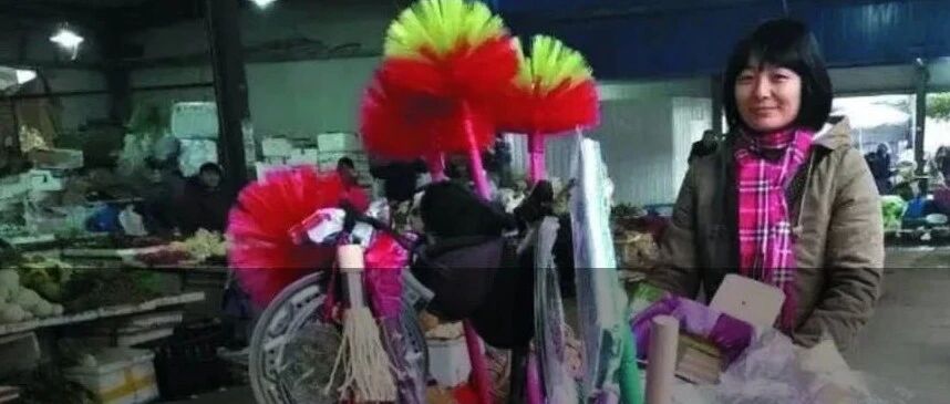 远嫁异乡、倾家荡产离婚、单身妈妈摆摊16年成“野生作家”：纵使生活让你万箭穿心，仍要活得光芒万丈