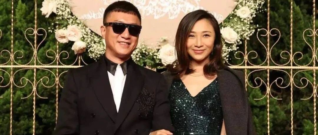 自封“颜王”，曾和影后谈恋爱，娶小15岁娇妻恩爱携手7年，“狠人”孙红雷终于不装了