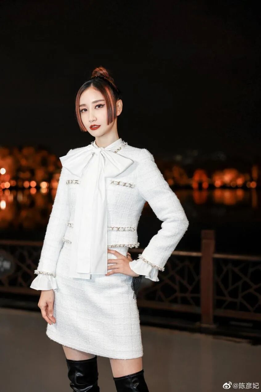 她是初代偶像剧女主结婚隐退生子被圈外老公宠成公主