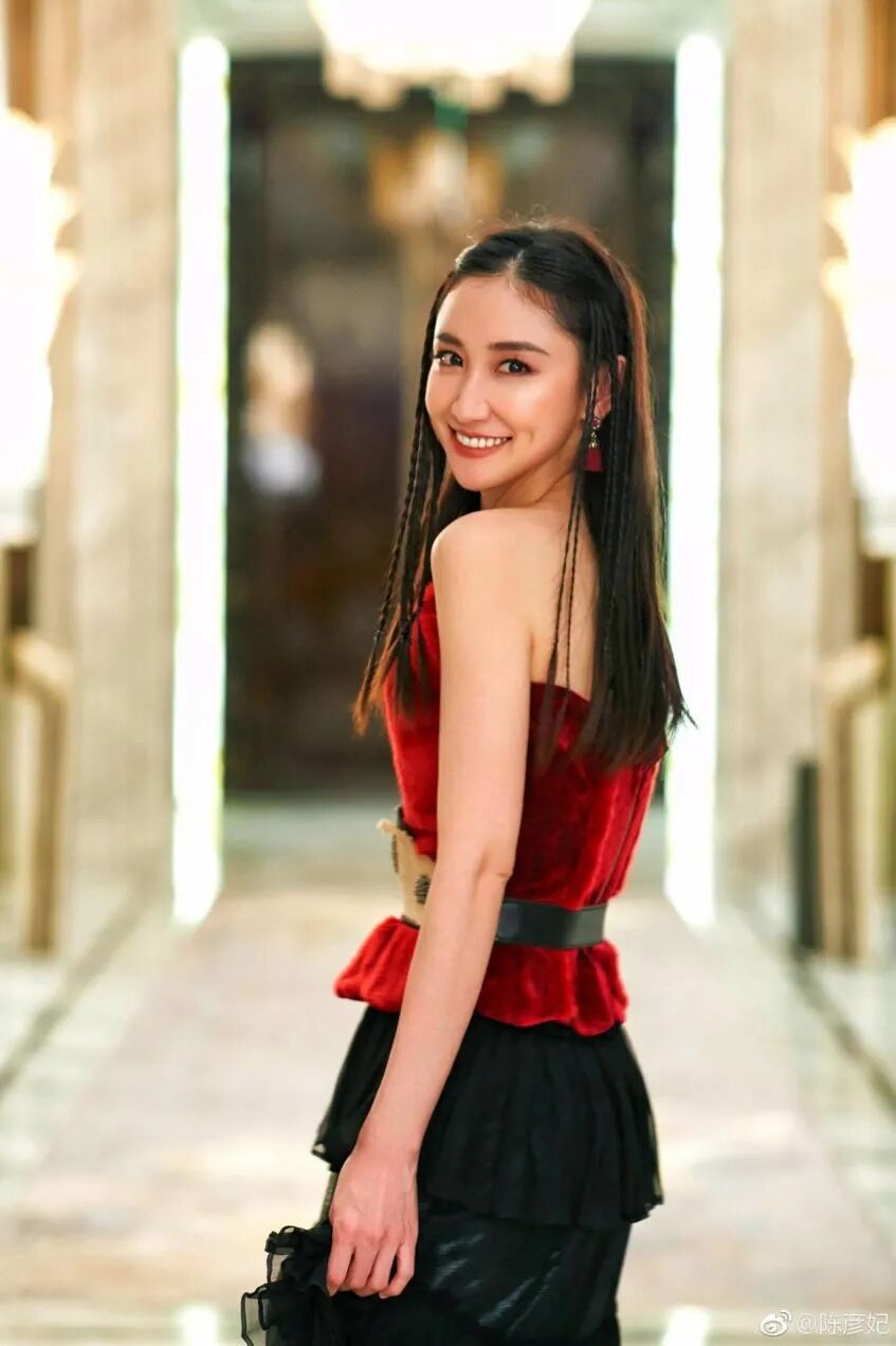 她是初代偶像剧女主结婚隐退生子被圈外老公宠成公主