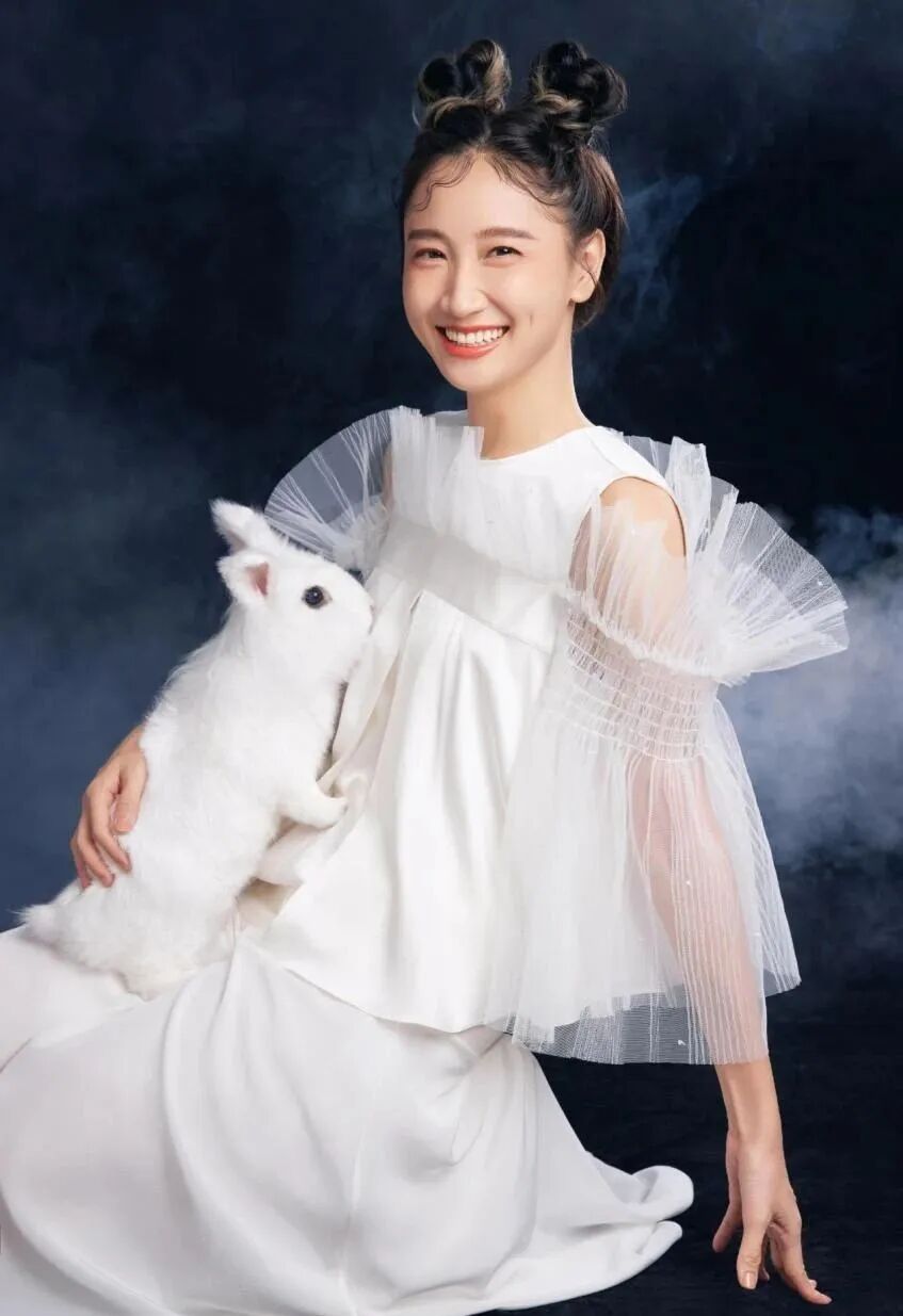 她是初代偶像剧女主结婚隐退生子被圈外老公宠成公主