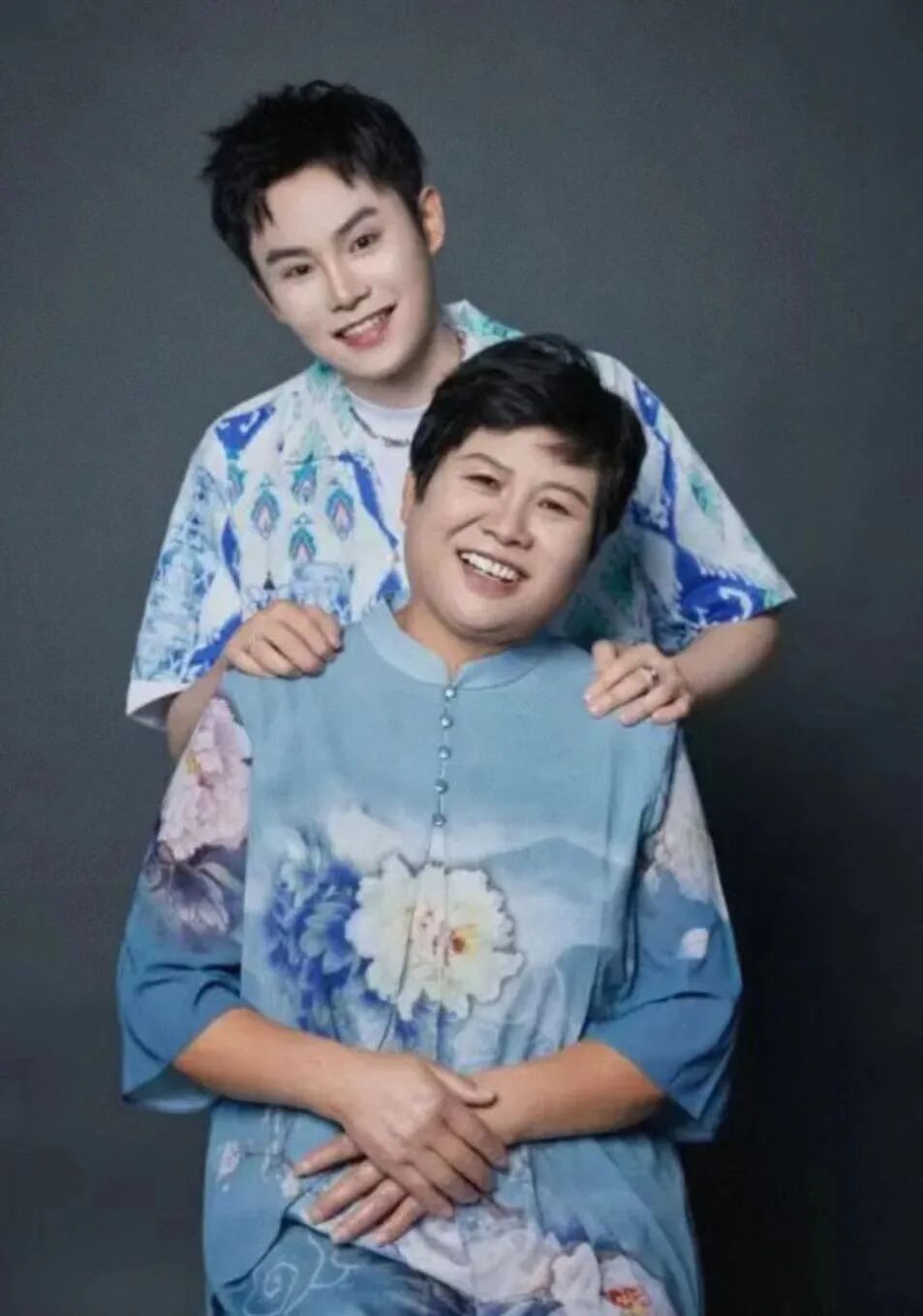 "过气"网红靠保洁阿姨翻红后,给她全款买房,走戛