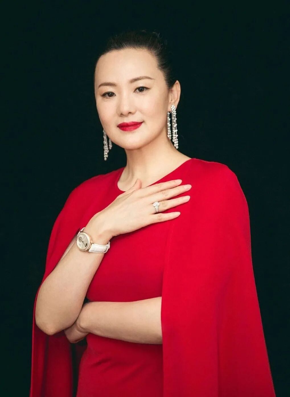 最低调影后咏梅:嫁摇滚歌星住马场穷开心,把彼此宠成孩子,这才是神仙