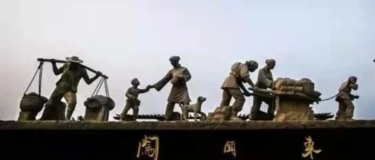 闯关东者到东北开荒种地，头一年不能收获粮食，他们靠什么生活？