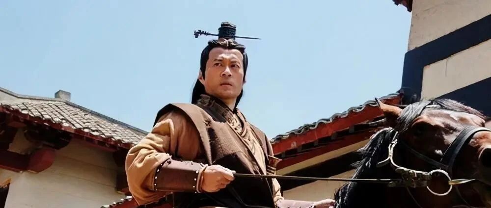 项羽对人恭敬，亲手给部下端饭，为何人才都跑到刘邦那里去了？