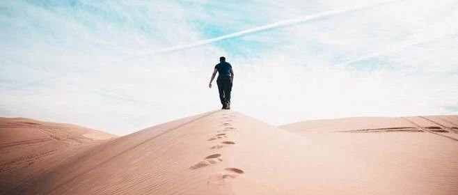 那个年薪200万的前辈被裁掉了，月薪5000的你该怎么办？